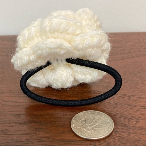 SOLD 3 Rose🌹Hair Ties Crotchet Hair Pony Tail Holder SET NWT - Picture 4 of 4